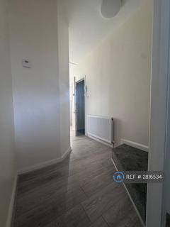 2 bedroom flat to rent, High Road, London, N15