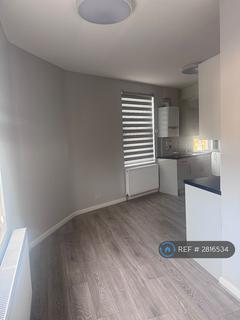 2 bedroom flat to rent, High Road, London, N15