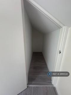 2 bedroom flat to rent, High Road, London, N15
