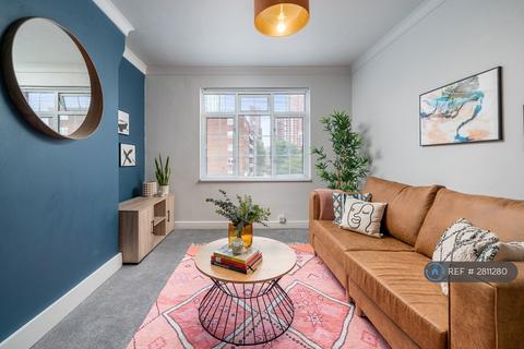 1 bedroom in a flat share to rent, Davidson Gardens, London, SW8