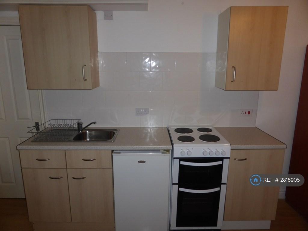 Flat 7 - Kitchen / Cupboards