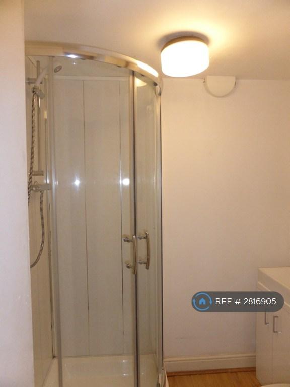 Flat 7 - Shower Room