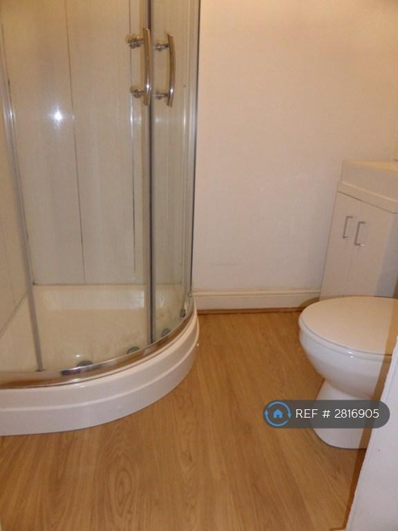 Flat 7 - Shower Room