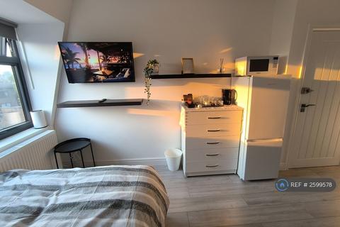 1 bedroom in a house share to rent, Upper Tooting Road, London, SW17