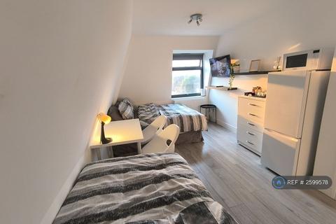 1 bedroom in a house share to rent, Upper Tooting Road, London, SW17