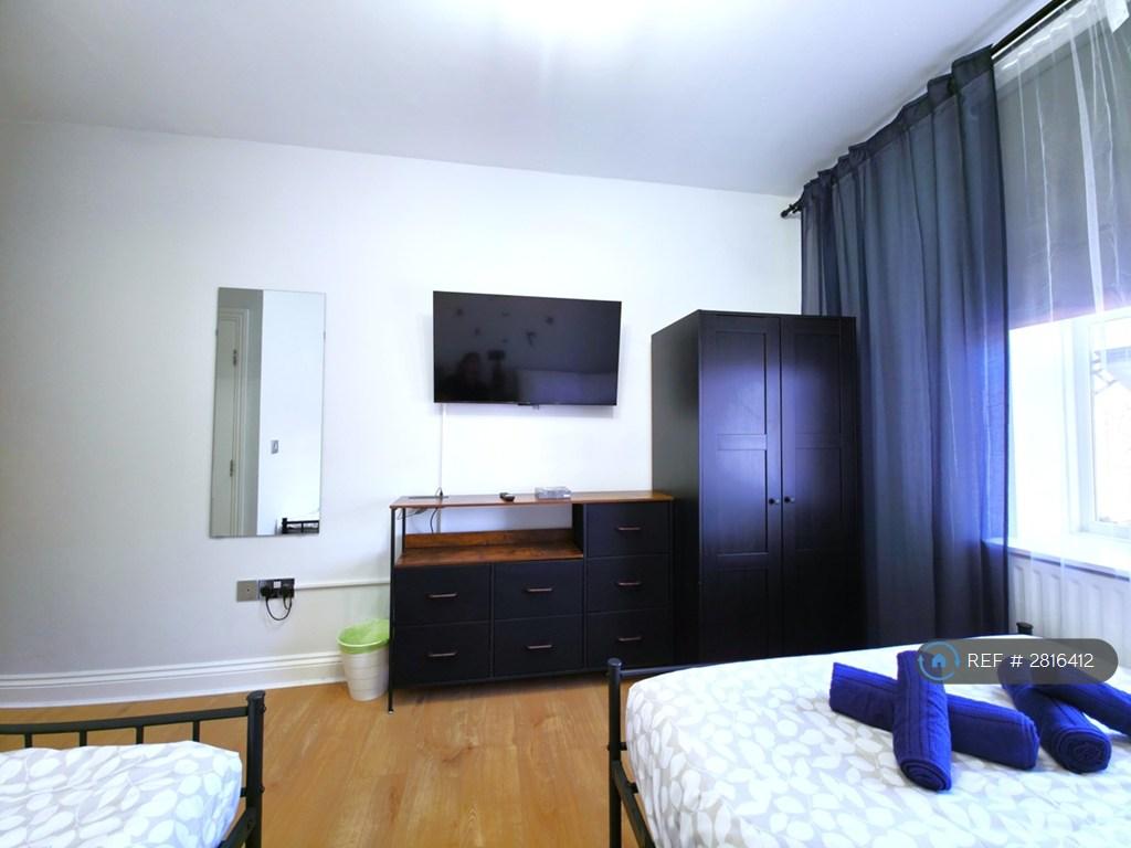 Ensuit Room (Double + Single Bed)