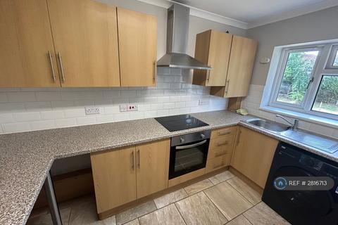 1 bedroom flat to rent, Chequers Road, Loughton, IG10