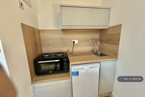 Studio to rent, Alderney House, London, N1