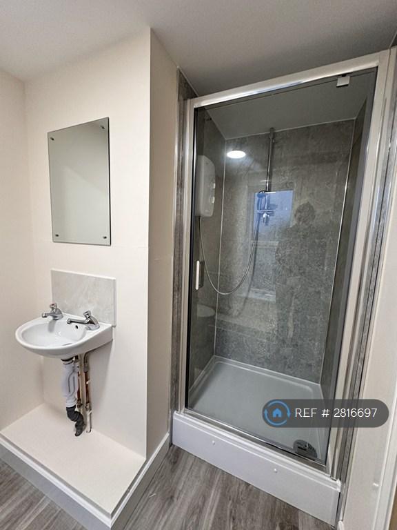 Room 11 Bathroom