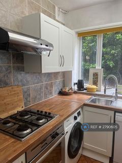 2 bedroom flat to rent, Park Court, London, SW12