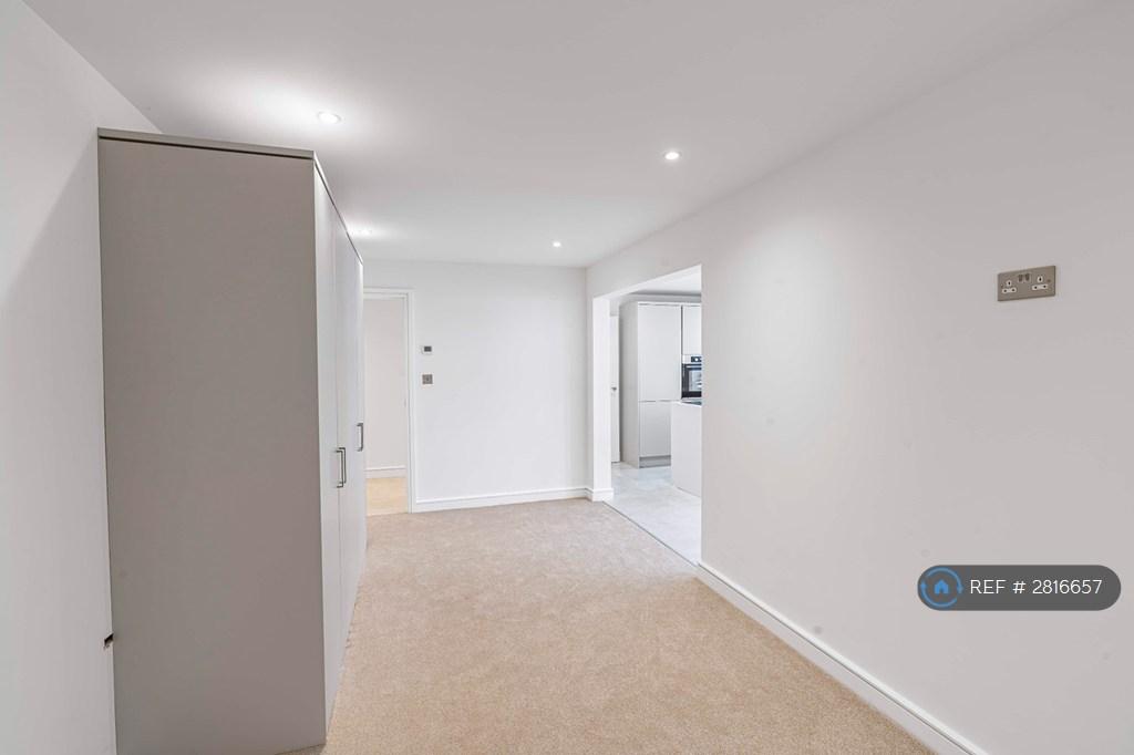 Bedroom/ Office