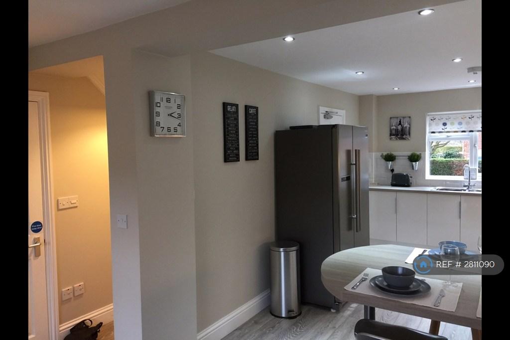 Large Fridge / Freezer