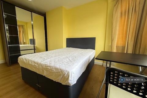 1 bedroom in a house share to rent, Cheviot Gardens, London, NW2