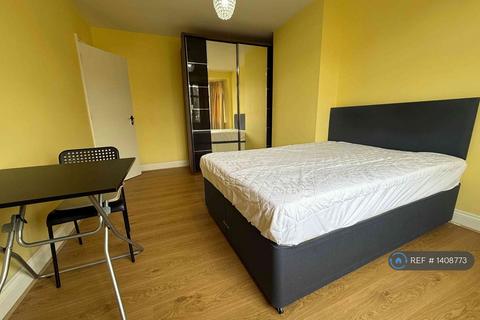 1 bedroom in a house share to rent, Cheviot Gardens, London, NW2