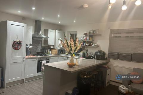 2 bedroom flat to rent, Chipstead Valley Road, Coulsdon, CR5