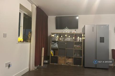 2 bedroom flat to rent, Chipstead Valley Road, Coulsdon, CR5