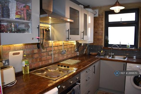 1 bedroom in a house share to rent, Westcliff-On-Sea, Westcliff-On-Sea, SS0