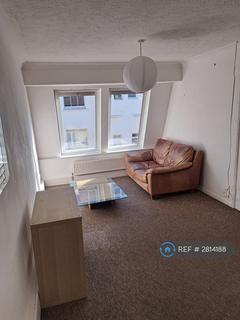 3 bedroom flat to rent, Farm Road, Hove, BN3