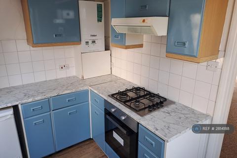 3 bedroom flat to rent, Farm Road, Hove, BN3