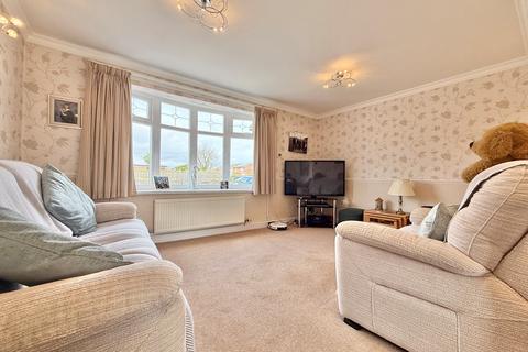 3 bedroom end of terrace house for sale, Circular Road Denton, Denton
