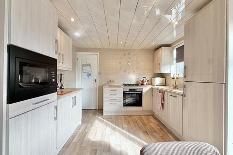 3 bedroom end of terrace house for sale, Circular Road Denton, Denton