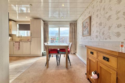 3 bedroom end of terrace house for sale, Circular Road Denton, Denton