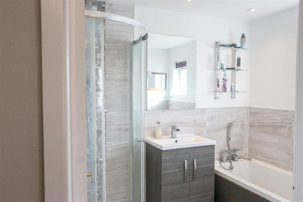 13 - Bathroom 2.jpg
