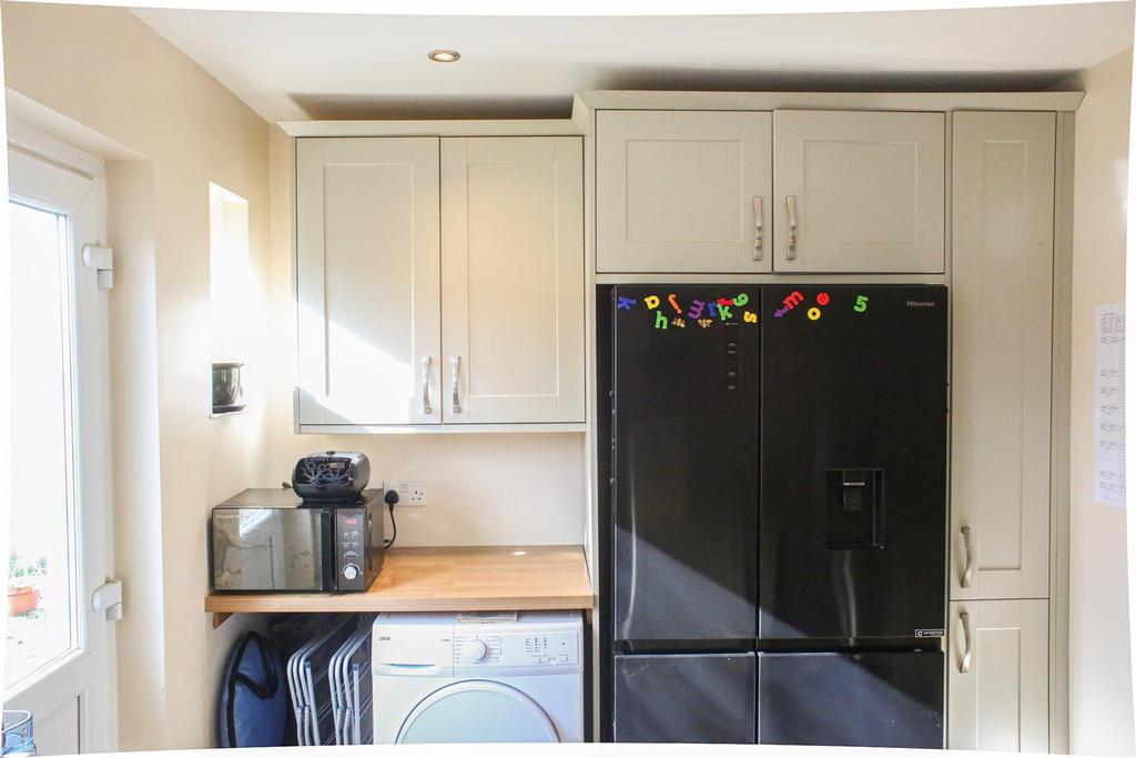 7 - Kitchen 5.jpg