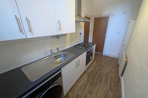 2 bedroom flat to rent, Scarsdale Road, Victoria Park, Manchester