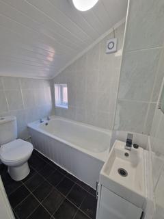 3 bedroom flat to rent, Eastbourne Avenue, Gateshead NE8