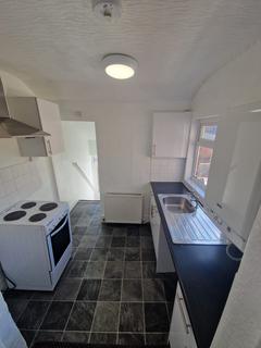 3 bedroom flat to rent, Eastbourne Avenue, Gateshead NE8