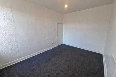 3 bedroom flat to rent, Eastbourne Avenue, Gateshead NE8