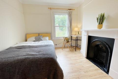 3 bedroom flat share to rent, Evelyn Street, London SE8