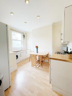 3 bedroom flat share to rent, Evelyn Street, London SE8