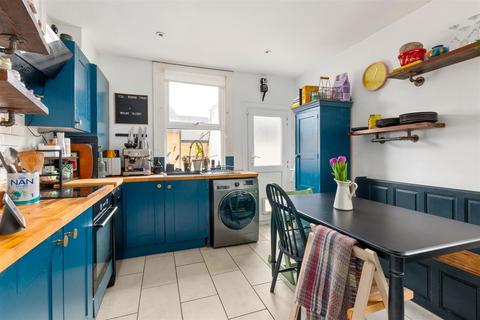 3 bedroom flat for sale, Kingston Road, Raynes Park SW20