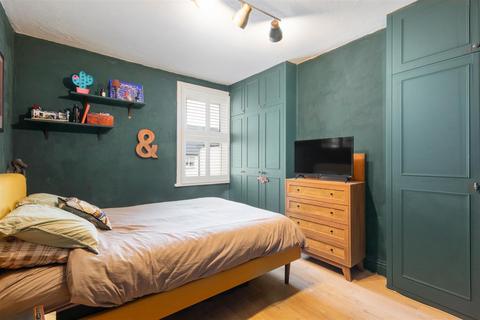 3 bedroom flat for sale, Kingston Road, Raynes Park SW20