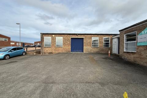 Warehouse to rent, 10-15 Station Road Industrial Estate Hailsham BN27 2EW