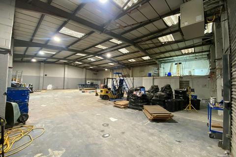 Warehouse to rent, Moor View Leeds LS11 9NF