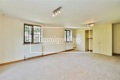 undefined, Carthouse Lane, Woking, GU21