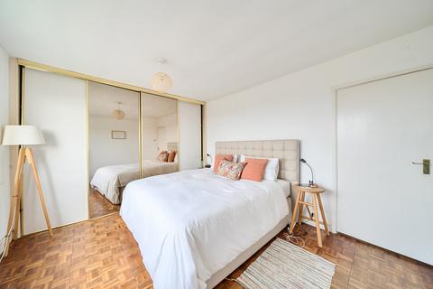 2 bedroom apartment for sale, Dove Park, Pinner