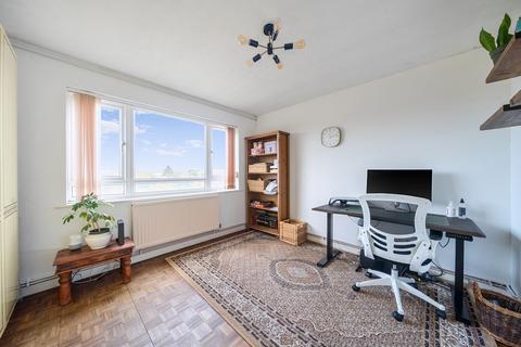 2 bedroom apartment for sale, Dove Park, Pinner