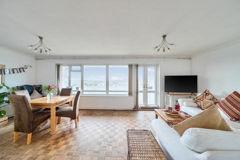 2 bedroom apartment for sale, Dove Park, Pinner