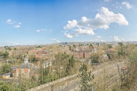 2 bedroom apartment for sale, Dove Park, Pinner