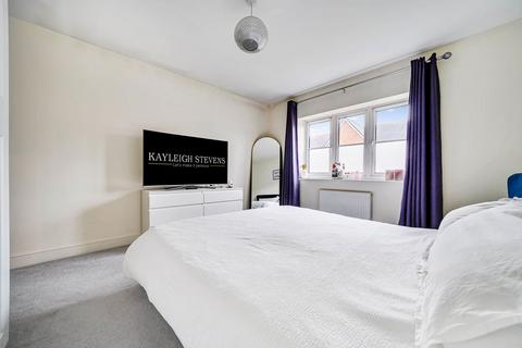 4 bedroom semi-detached house for sale, Eastwood Meadow, Gillingham ME8