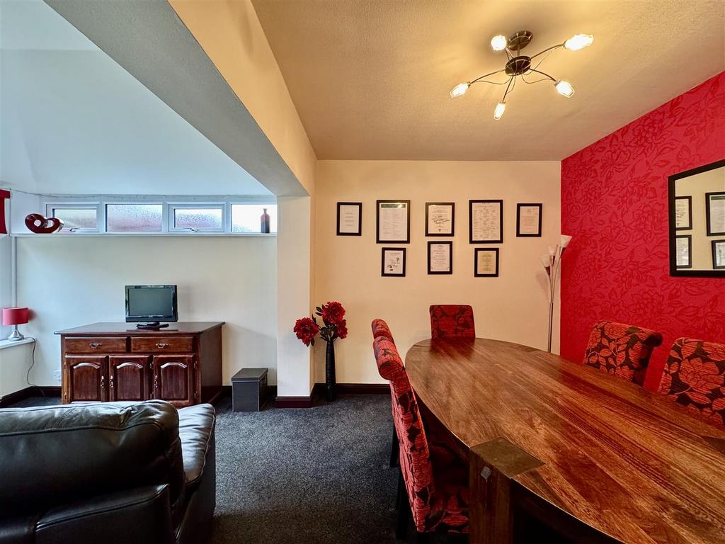 Dining room / sun room