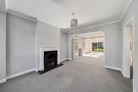 3 bedroom terraced house to rent, Queen Anne Avenue, Bromley