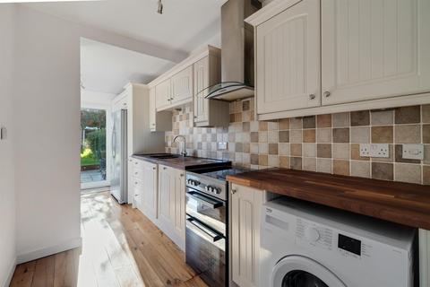 3 bedroom terraced house to rent, Queen Anne Avenue, Bromley