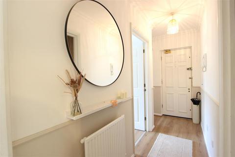 2 bedroom flat for sale, Pennington Drive, Winchmore Hill