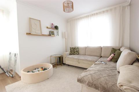 2 bedroom flat for sale, Pennington Drive, Winchmore Hill