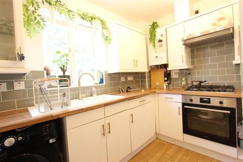 2 bedroom flat for sale, Pennington Drive, Winchmore Hill